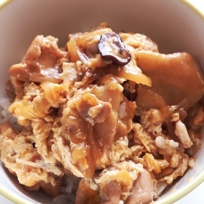 【簡単ランチ】すき焼のたれで簡単！鶏モモ肉の親子丼